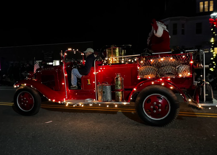 Lighting up the Holiday Season with The Niantic Light Parade