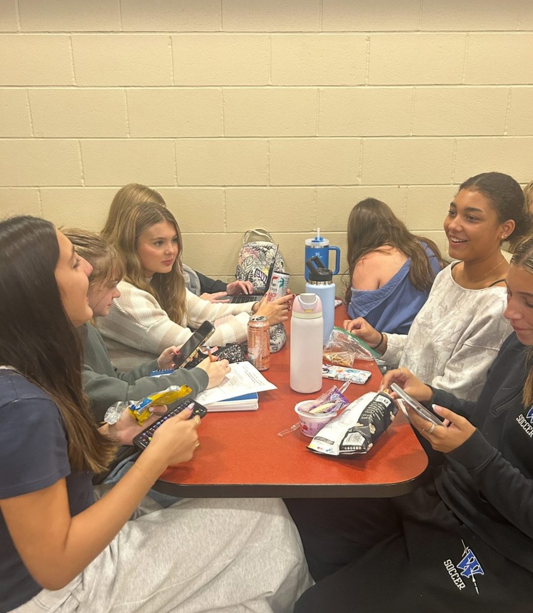 Sophomores Arianna Hermoza, Megan Macdougall, Sophia Kelly, Alivia Baskett, Ella Devito, Autumn Price, and Josephine back at the third lunch wave.